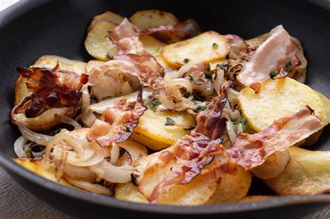 Bratkartoffeln Mit Speck Und Zwiebel