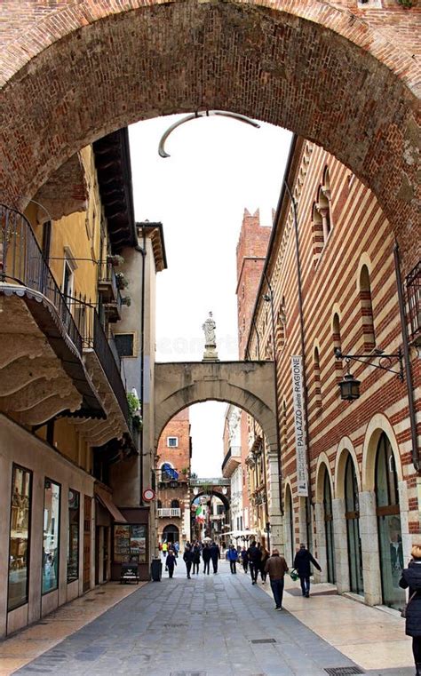 Arco Della Costa Entre La Piazza Delle Erbe Y La Piazza Dei Signori En