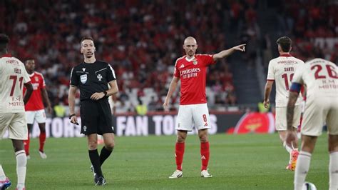 Ficou por marcar penálti de Sandro Cruz Os casos do Benfica Gil