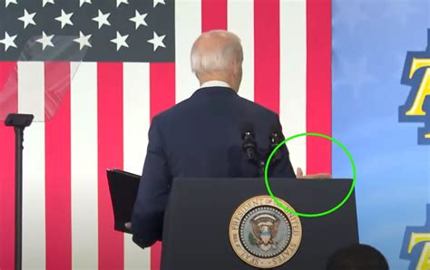 Biden Si Gira E Stringe La Mano Al Nulla No Nessuna Gaffe Ecco Cosa