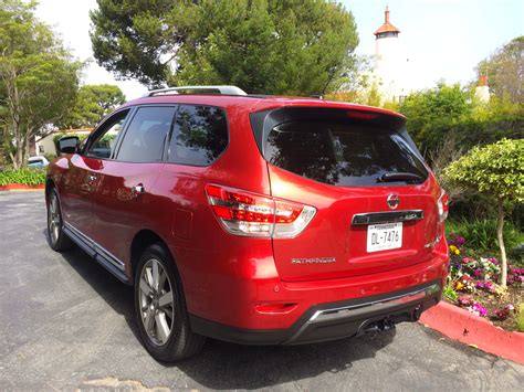 Nissan Hybrid Pathfinder Badge