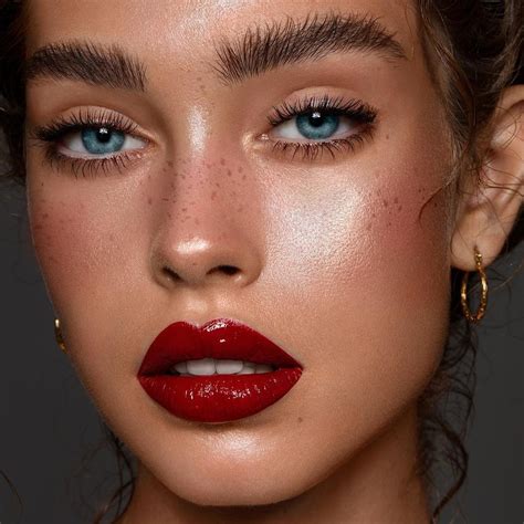 13 Classic Makeup Looks To Rock