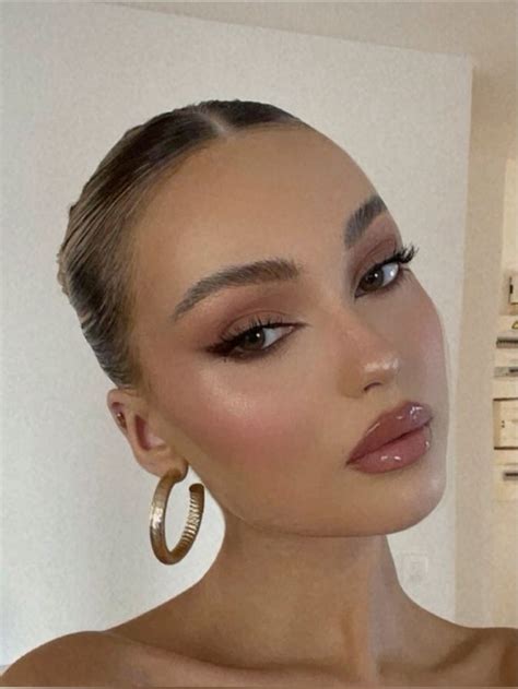 Pin by Daliia Ü morales on Guardado rápido Prom eye makeup Nude eye