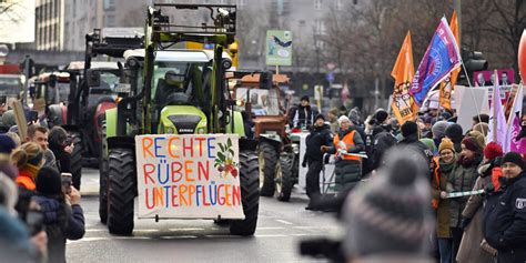 Wir Haben Es Satt Fordert Agrarwende Bunter Protest Vor Dem