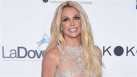 Britney Spears desmiente rumores de nuevo ábum y anuncia retiro de la