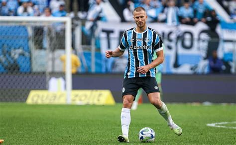 Grêmio Rodrigo Ely Emergindo como Titular no Sistema Defensivo para