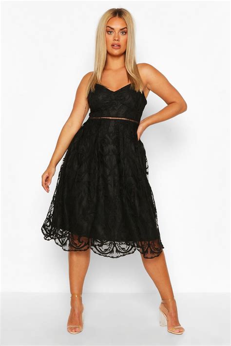 Plus Crochet Lace Midi Skater Dress Boohoo In 2020 Midi Skater