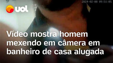 V Deo Mostra Homem Mexendo Em C Mera Escondida Em Banheiro De Casa Que