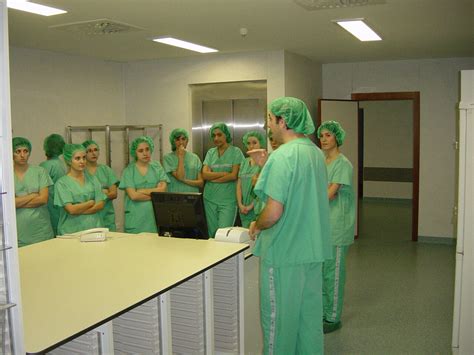 Alumnos De Enfermer A Del Ceu Uch Inician Sus Clases En El Hospital Rey