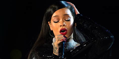 10 grandes éxitos de Rihanna todOGira