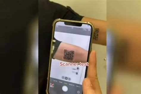 Terniat Banget Pria Ini Bikin Tato Barcode Sertifikat Vaksin Di