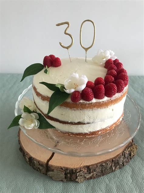 Nude cake Gâteau d anniversaire ans Gateau anniversaire Gateau