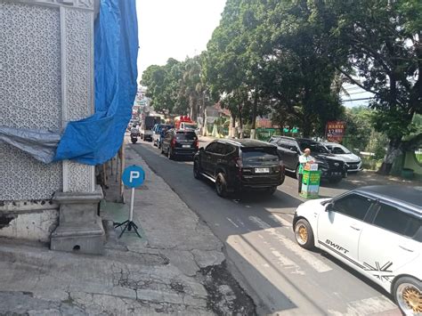 Arah Kota Batu Macet Total Ada Pengaspalan Jalan Di Karangploso