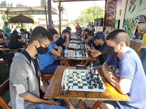 Torneio De Xadrez Re Ne Jogadores Em Ilh Us O Tabuleiro