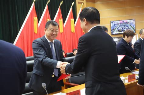 撸起袖子加油干 风雨无阻向前行 桥西区举行招商大使聘任大会澎湃号·政务澎湃新闻 The Paper