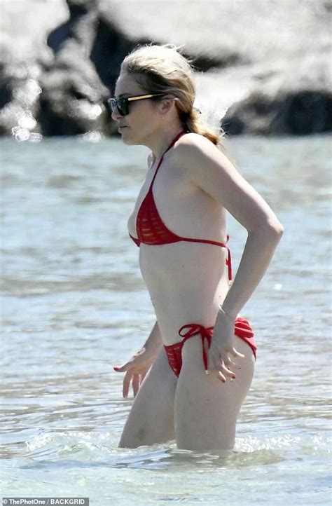 Stephanie Pratt Shows Off Her Sensational Figure In Red Bikini As She Soaks In The Sun In