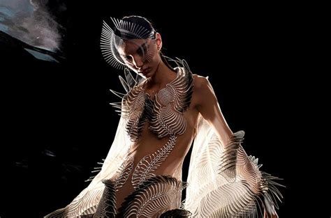 An Introduction To Iris Van Herpen Sculpting The Senses Qagoma