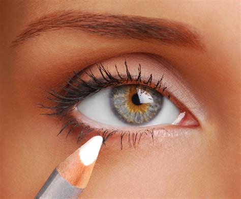 White Eyeliner Waterline: 6 Mistakes You're Probably Making