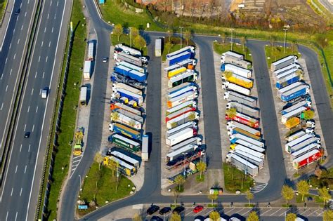 Luftaufnahme Hamm LKW Abstellflächen an der Autobahn Raststätte und