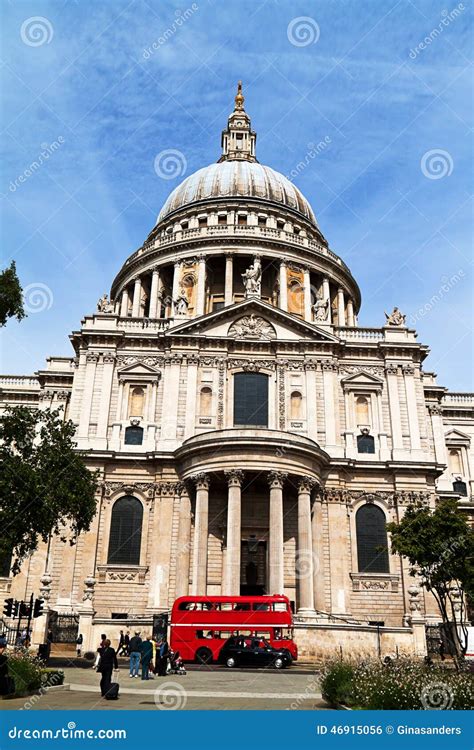 La Catedral De San Pablo En Londres Foto De Archivo Imagen De Cortina