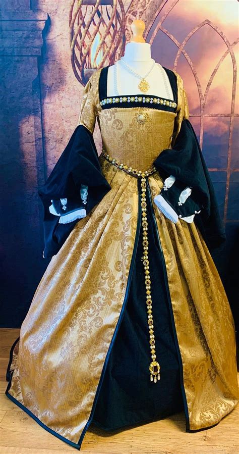 Velvet Anne Boleyn Portrait Gown Black And Gold Etsy Tudor Dress