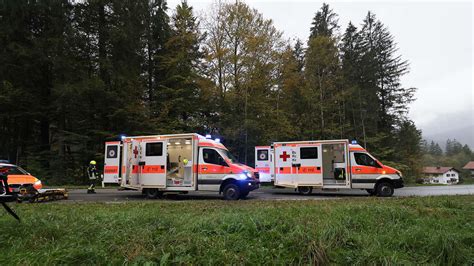 Schneizlreuth Drei Mittelschwer Verletzte Auto Berschl Gt Sich Bei