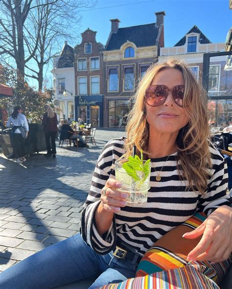 Video Heleen Van Royen 58 Deelt Pikante Beelden In Een Groen Setje