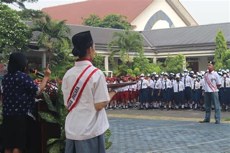 Upacara Peringatan Hari Pendidikan Nasional Komplek Strada Bhakti