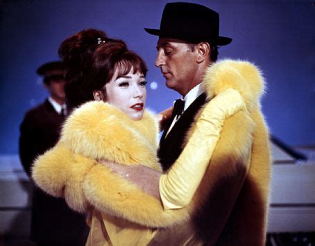 Shirley MacLaine and Robert Mitchum - Dating, Gossip, News, Photos