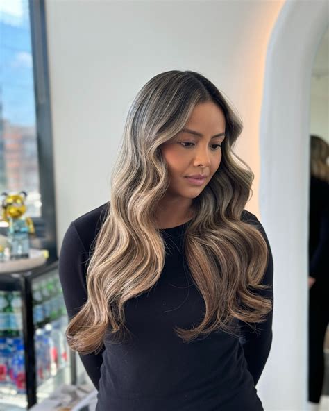 Top 25 Dark Blonde Balayage Style Ideas for Your Next Salon Visit 27