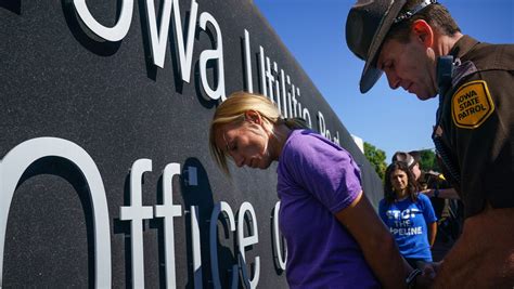 Iowa Women Suspects In South Dakota Pipeline Vandalism Cases