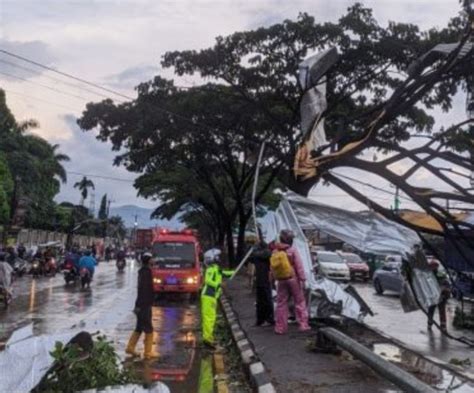 Sumedang Tetapkan Status Tanggap Darurat Bencana Angin Puting Beliung