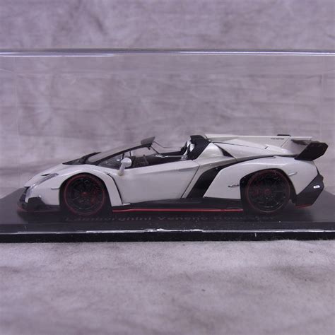 Kyosho Lamborghini Veneno Roadster W