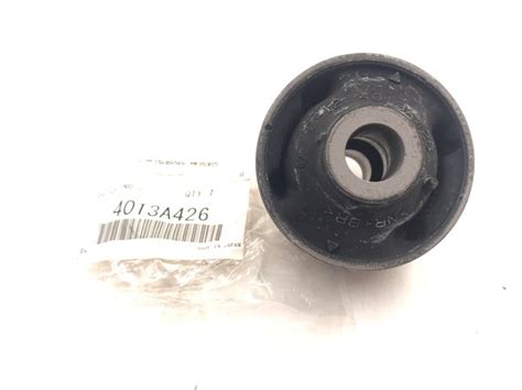 4013A426 Mitsubishi сайлентблок переднего нижнего рычага