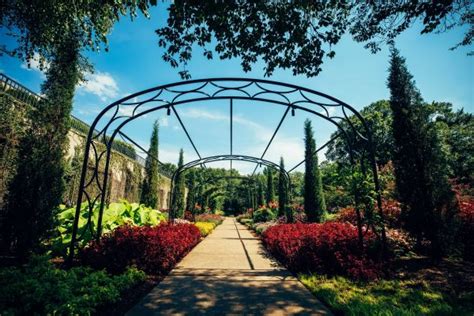 Step Back In Time At Nashvilles Cheekwood Estate Wander With Wonder