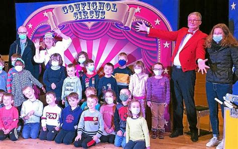 La compagnie Goufignol joue son spectacle à lécole La Farandole de