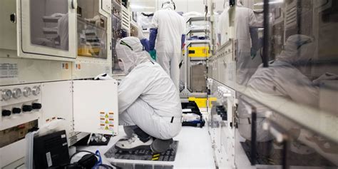 GlobalFoundries Stock Is Slipping. Light Guidance Outweighed Strong ...