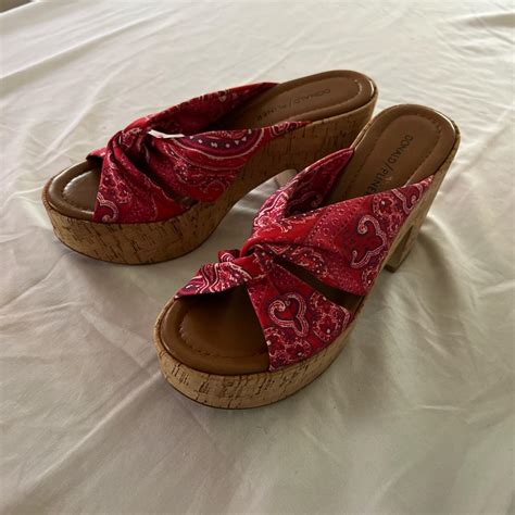 Donald Pliner Women S Tan And Red Clogs Depop