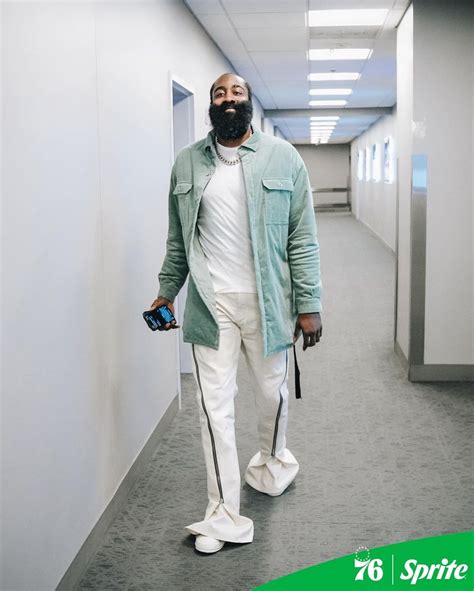 James Harden Outfit from January 31, 2023 | WHAT’S ON THE STAR?