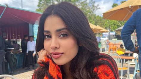 Janhvi Kapoor जान्हवी कपूरने मित्र मैत्रिणीसोबत साजरी केली विकेंड ट्रीप Janhvi Kapoor