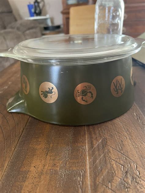 Vintage Pyrex B Quart Zodiac With Lid Green With Gold Star