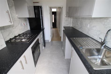 Wellington Road Enfield EN1 4 Bed Terraced House 2 600 Pcm 600 Pw