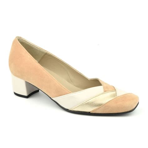 Nude Leather Trotteur Pumps F Brenda Zaro