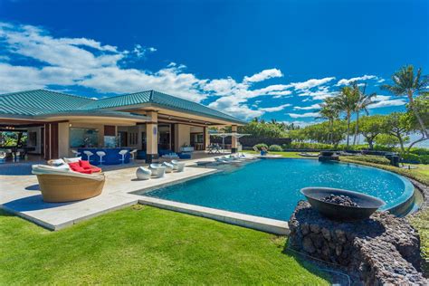 Colorful beachfront getaway asks $18.9M in Hawaii - Curbed