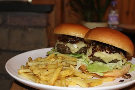 Classic Cheese Burger [Homemade] : r/food