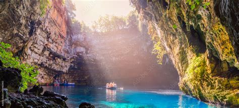 Foto Stock Melissani Lake On Kefalonia Island Greece Melissani Cave