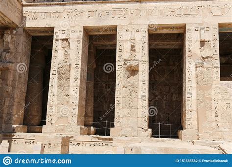 Templo De Medinet Habu En Luxor Egipto Foto De Archivo Imagen De