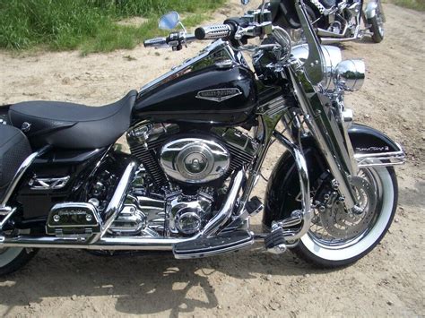 Harley Davidson Road King Spezial Schwarz Mit Richtig Viel Chrom Navi