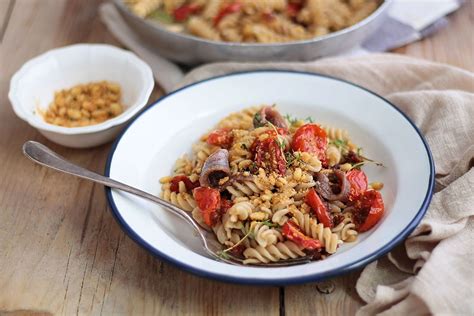 Fusilli Di Riso Ai Due Pomodori E Briciole Croccanti Piaceri Mediterranei