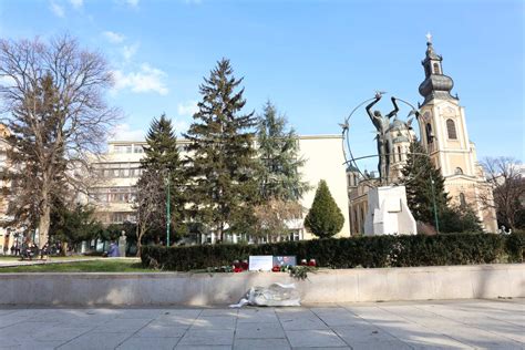 Sarajevo Odalo Po Ast Ruskom Opozicionaru Zapaljene I Svije E Uz